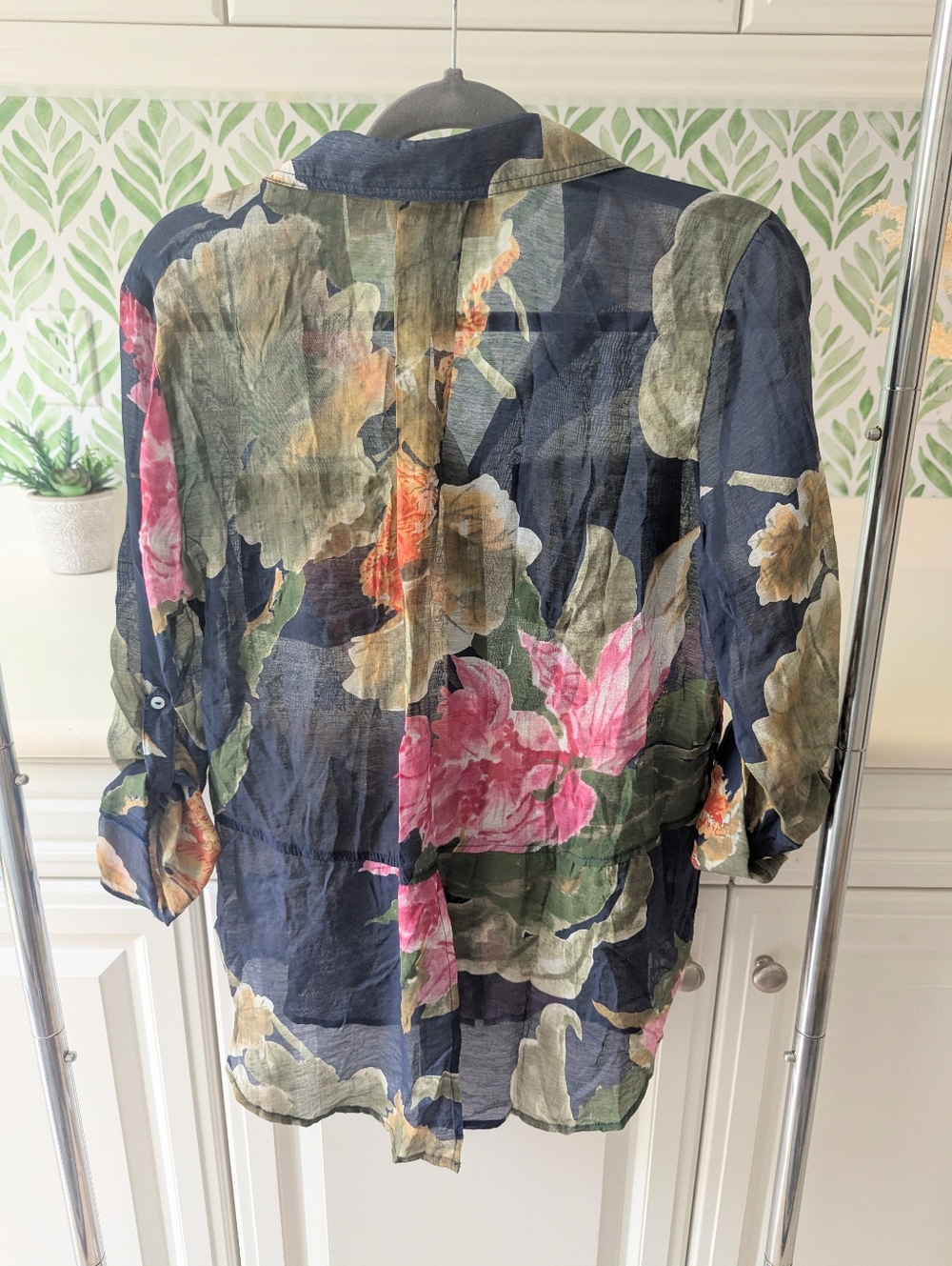 Lightweight Dark Navy Floral Button-Up Shirt Life Style Sheer Lightweight Medium - Picture 5 of 8